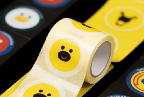 Произведите революцию в рабочем процессе нанесения клейких этикеток с помощью усовершенствованной системы лазерного управления